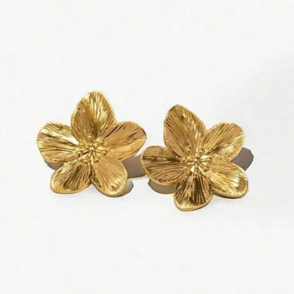 NWOT Lilly Gold Stud Earrings